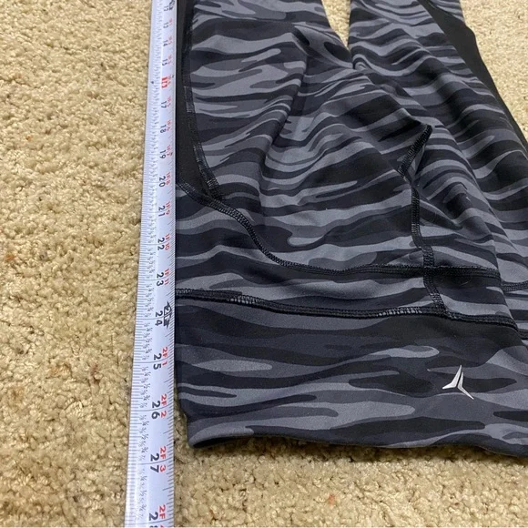 Old Navy Leggings - Black and Gray Camouflage size XS - Picture 5 of 6